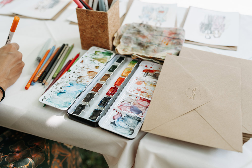 philippallmaier_fotografie_264_20250614min Live-Illustration, Aquarellfarbkasten, Kuverts | Sabrillu